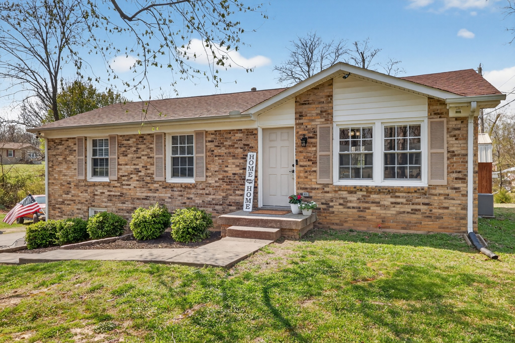 115 Spanish Court Dickson, TN 37055 - Photo 2 of 37