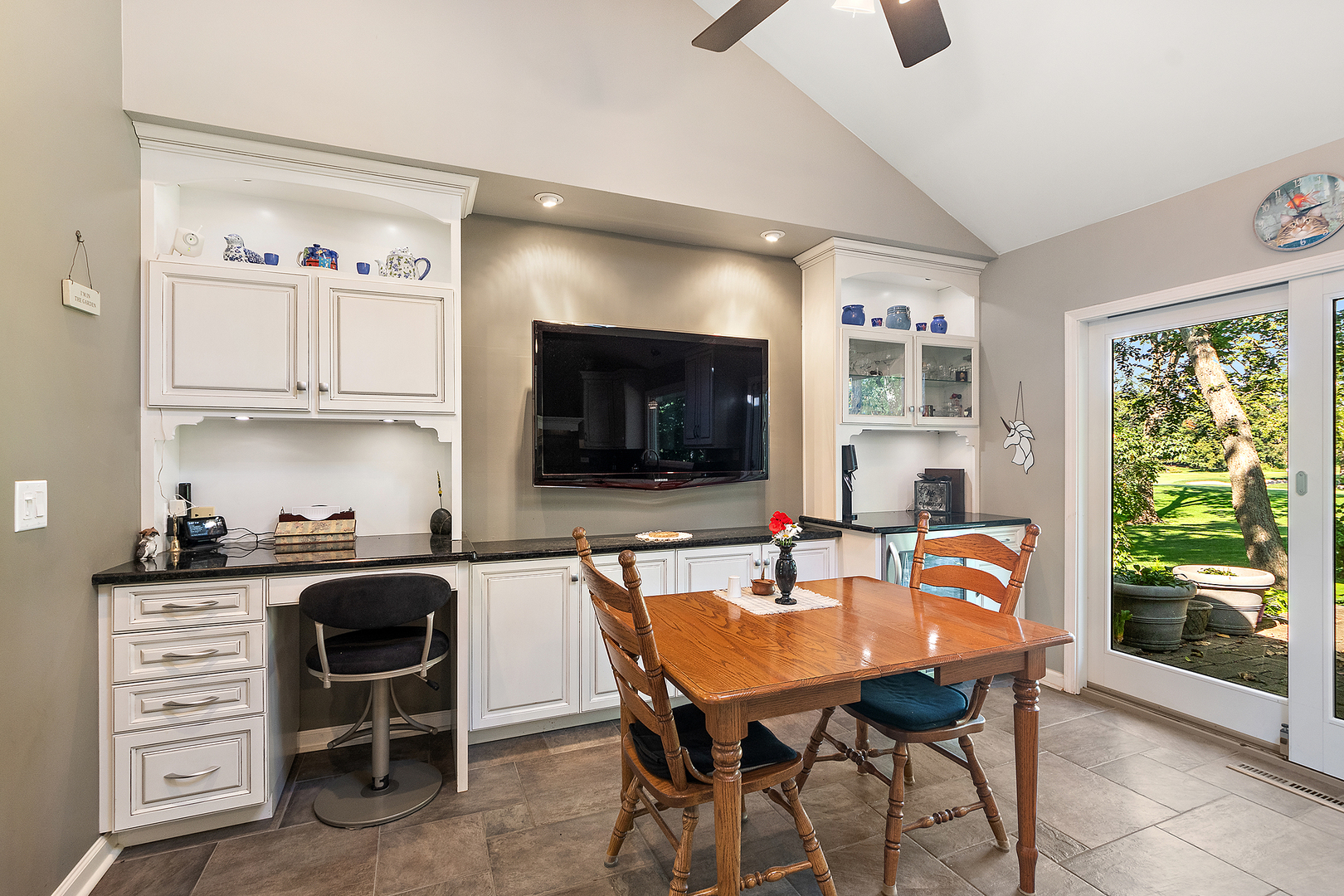 581 Aberdeen Road Frankfort, IL 60423 - Photo 13 of 65