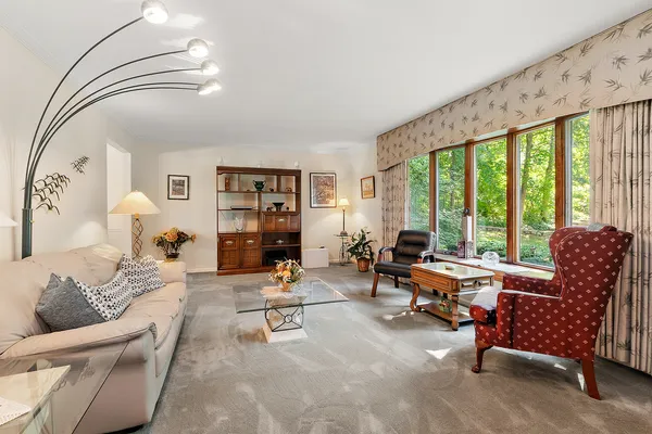 $695,000 | 581 Aberdeen Road, Frankfort, IL 60423