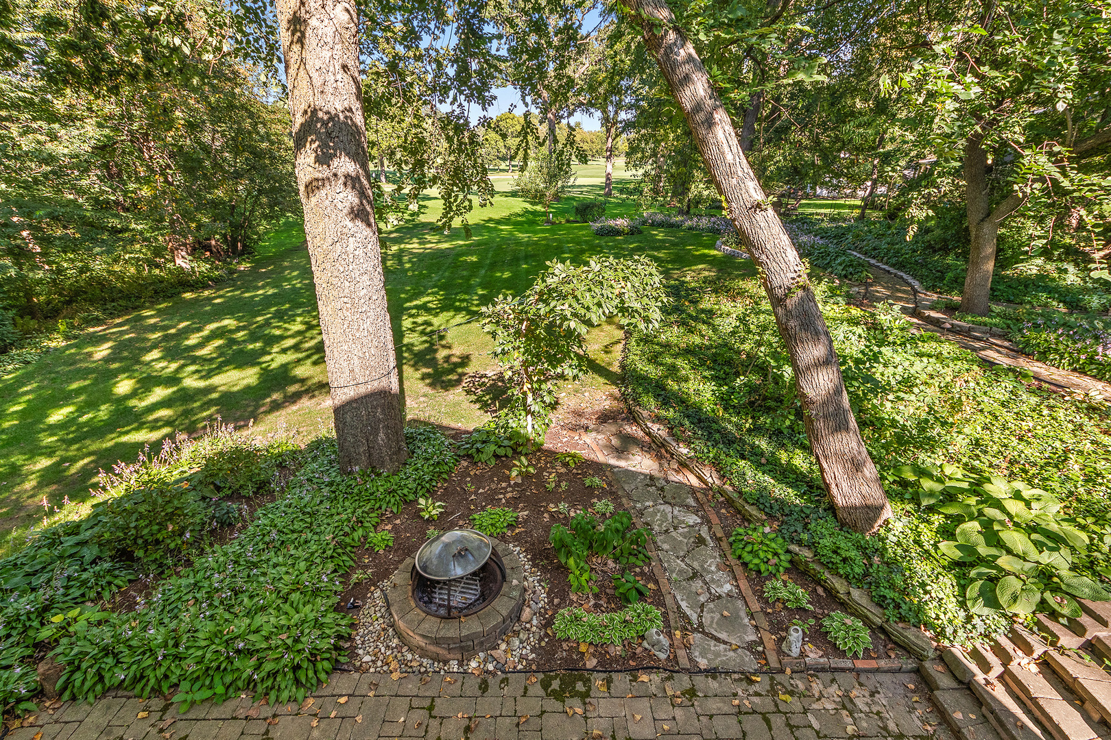 581 Aberdeen Road Frankfort, IL 60423 - Photo 26 of 65 a backyard of a house with lots of green space