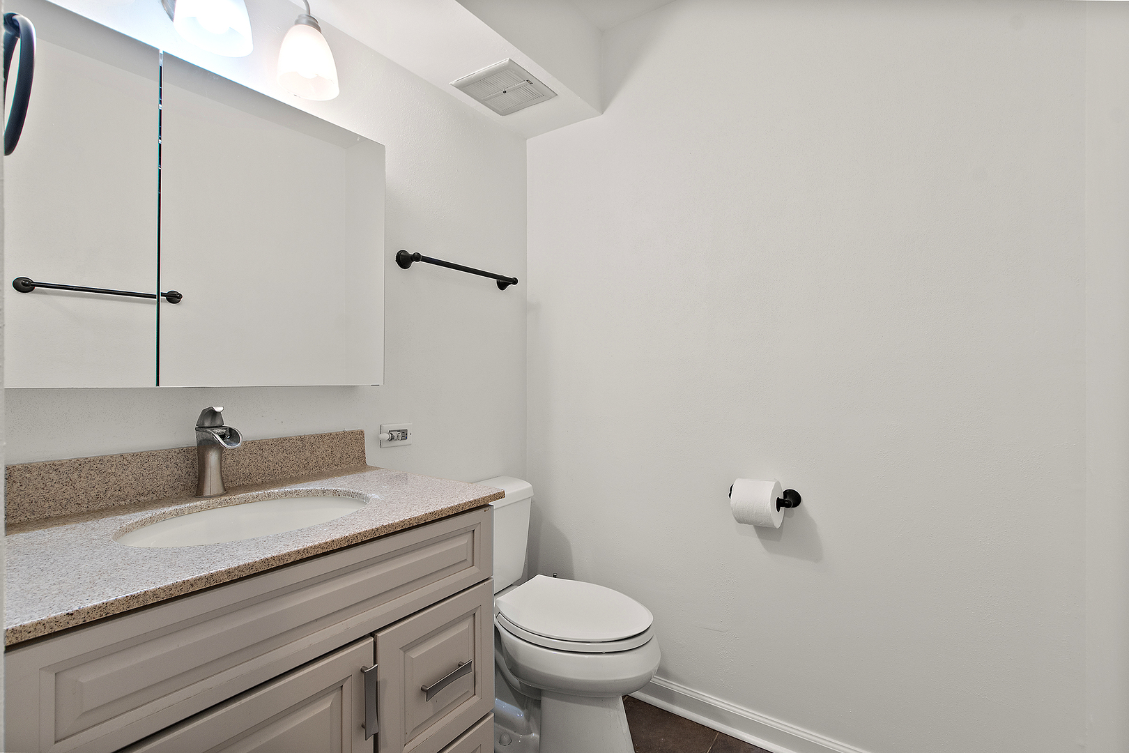 581 Aberdeen Road Frankfort, IL 60423 - Photo 36 of 65 a bathroom with a sink toilet and a mirror