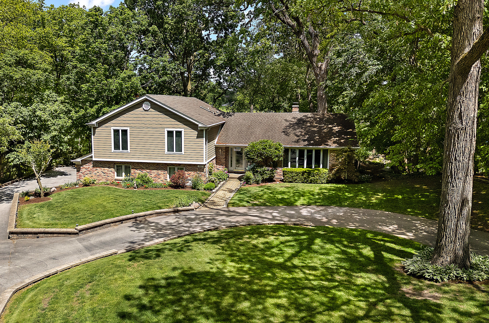 581 Aberdeen Road Frankfort, IL 60423 - Photo 56 of 65 a front view of a house with a yard