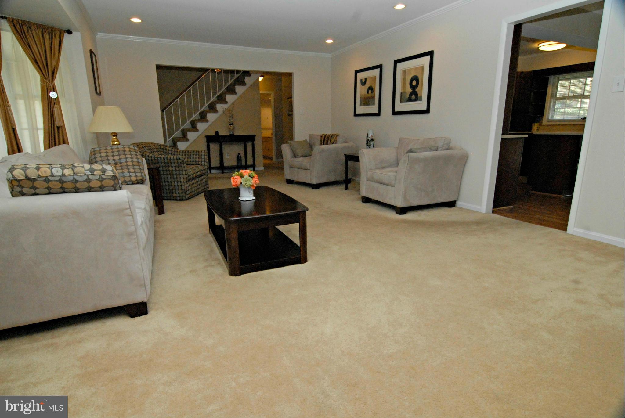 8906 Boxford Court Laurel, MD 20708 - Photo 4 of 30 Living Room