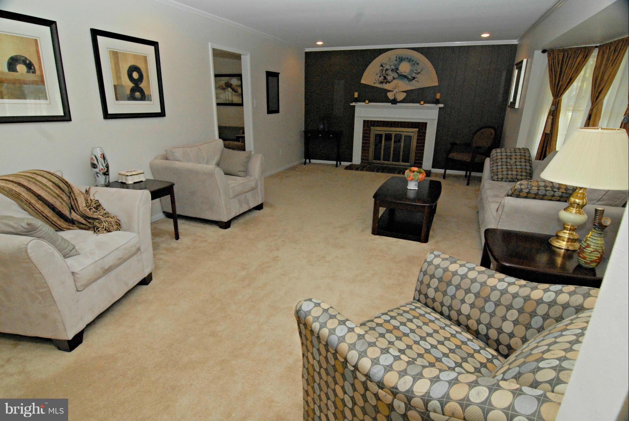 8906 Boxford Court Laurel, MD 20708 - Photo 5 of 30 Living Room