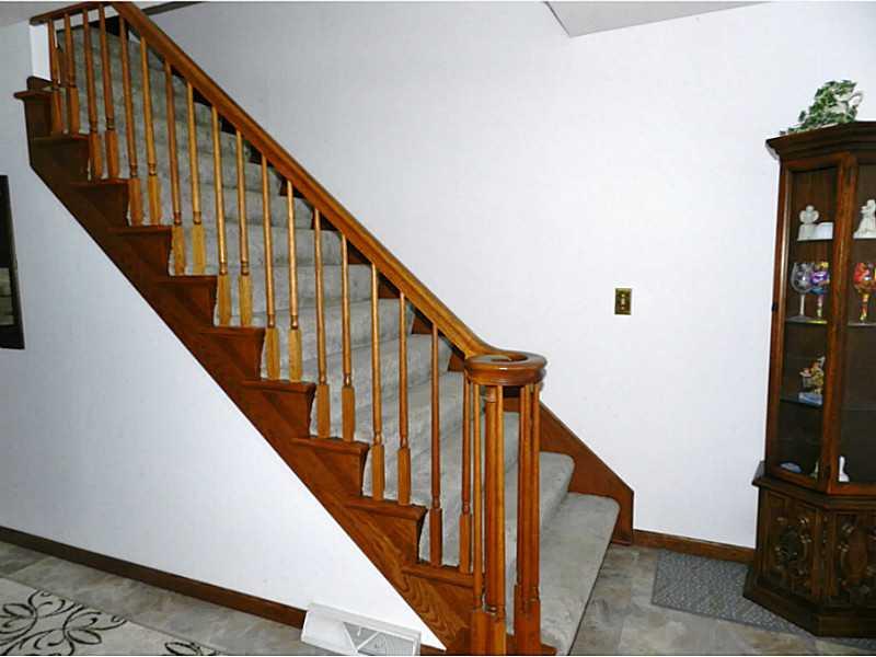 416 Aiken Road New Castle, PA 16101 - Photo 3 of 25 Entry/Foyer.