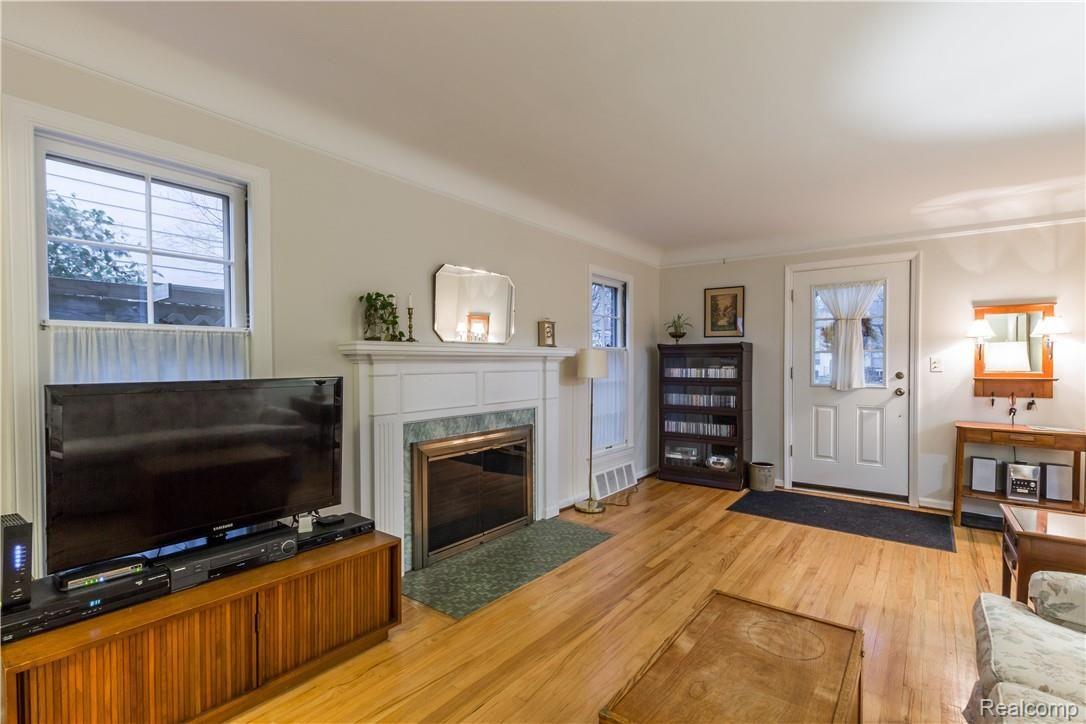 423 West Webster Road Royal Oak, MI 48073 - Photo 5 of 31 Webster-5.jpg