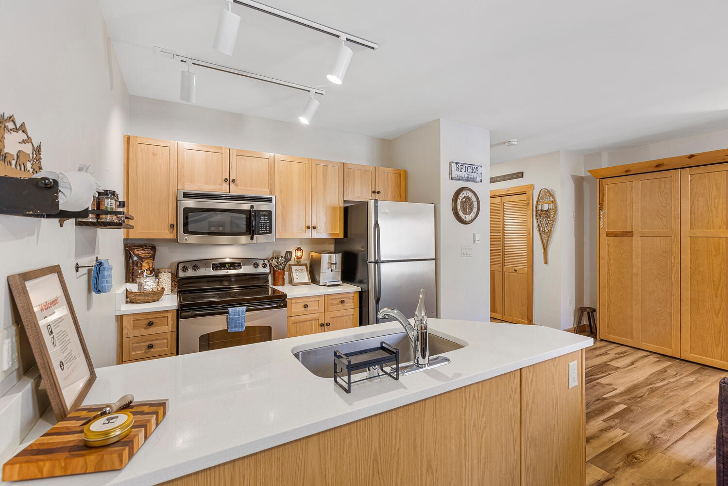 100 Dercum Square, Unit 8337 Keystone, CO 80435 - Photo 20 of 32 a kitchen with stainless steel appliances a refrigerator stove microwave and sink