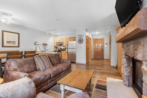 a view of a livingroom with furniture and a dining table