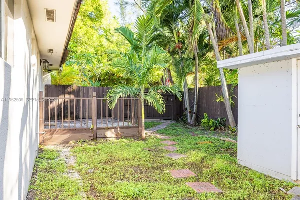 $5,400 | 4400 Southwest 9th Lane, Miami, FL 33134