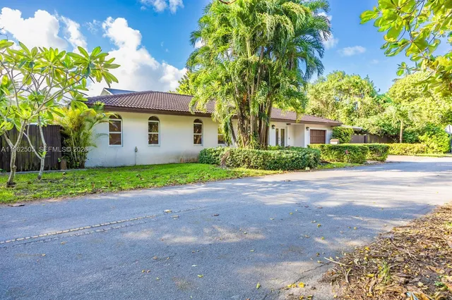 $5,400 | 4400 Southwest 9th Lane, Miami, FL 33134