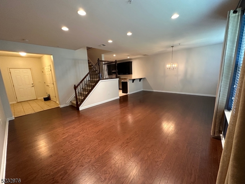 49 Station Square Union, NJ 07083 - Photo 3 of 18