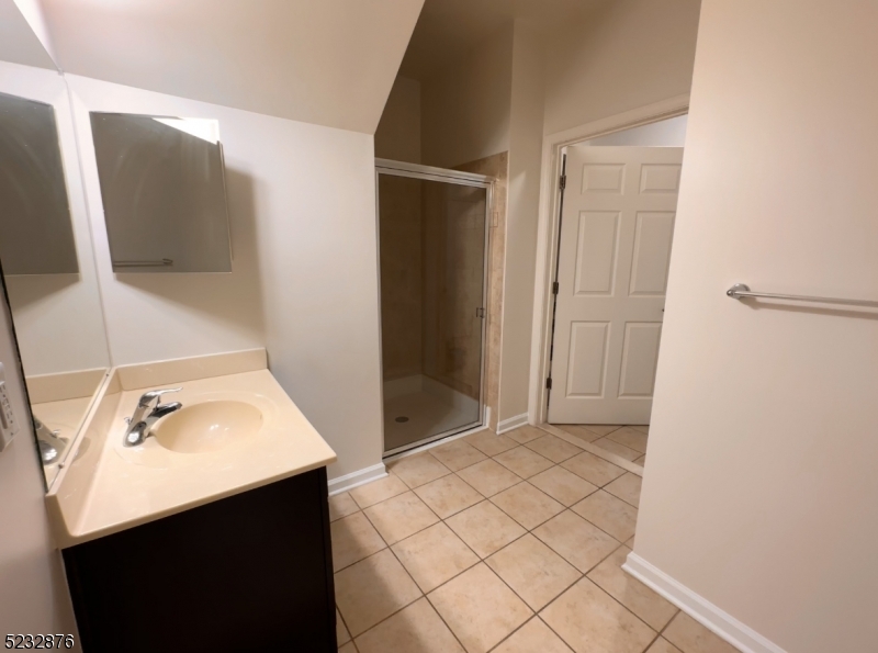 49 Station Square Union, NJ 07083 - Photo 4 of 18