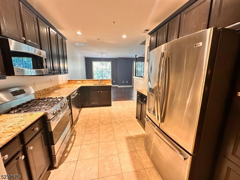 49 Station Square Union, NJ 07083 - Photo 7 of 18