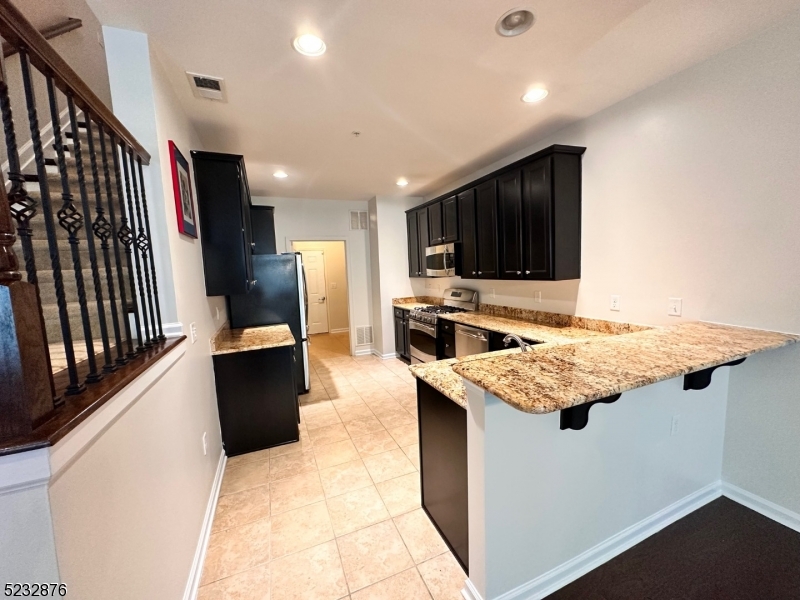 49 Station Square Union, NJ 07083 - Photo 8 of 18