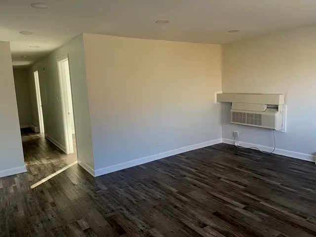 $1,900 | 287 8th Street, Unit 3A, Wheeling, IL 60090