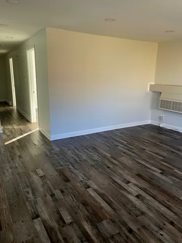 $1,900 | 287 8th Street, Unit 3A, Wheeling, IL 60090