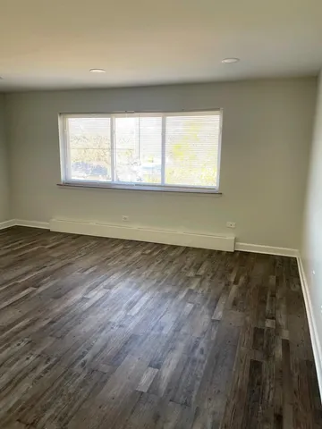 $1,900 | 287 8th Street, Unit 3A, Wheeling, IL 60090