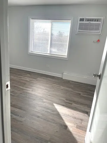 $1,900 | 287 8th Street, Unit 3A, Wheeling, IL 60090