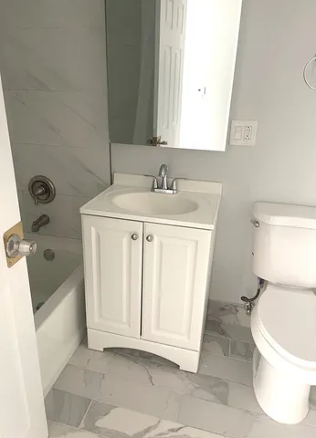 $1,900 | 287 8th Street, Unit 3A, Wheeling, IL 60090