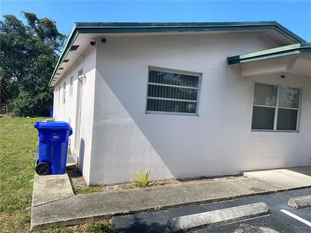 $1,900 | 4117 Southwest 24th Street, Fort Lauderdale, FL 33317