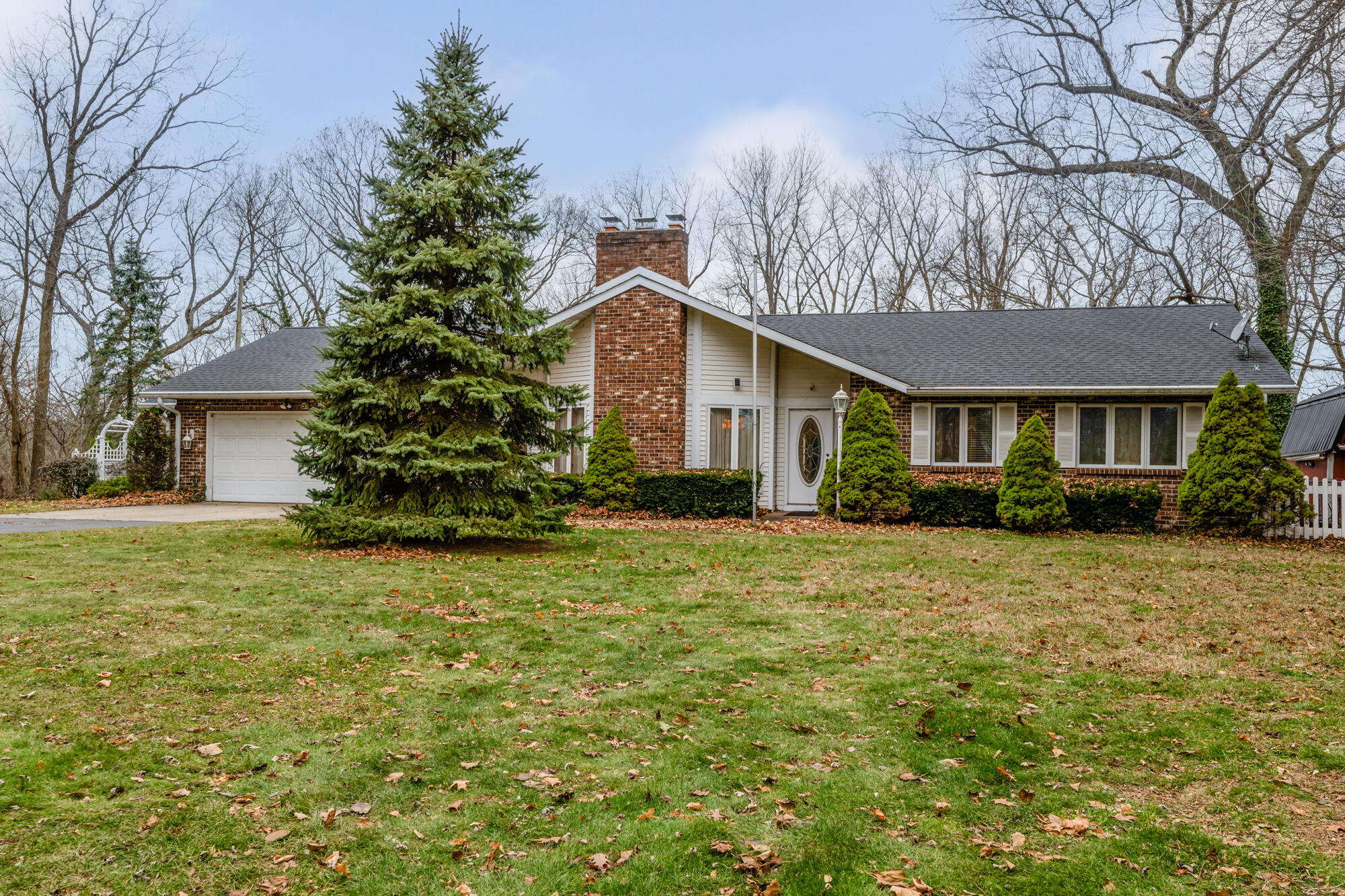 1560 Miami Road Benton Harbor, MI 49022 - Photo 3 of 52 Miami-103