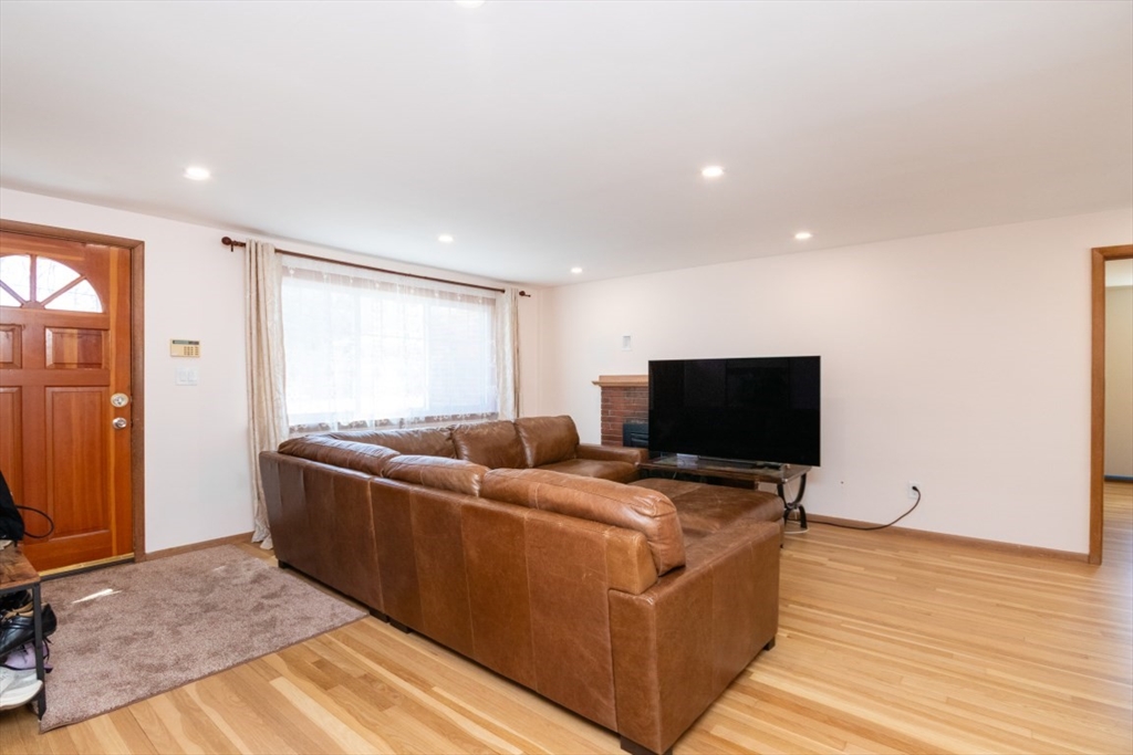 22 Livoli Road Framingham, MA 01701 - Photo 11 of 42