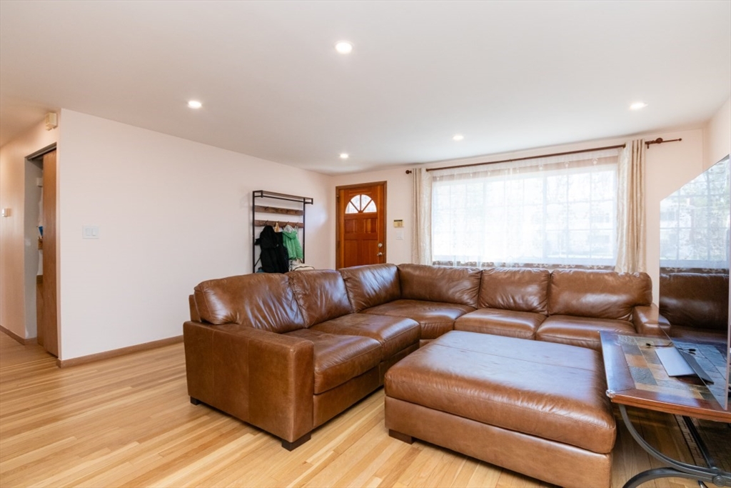 22 Livoli Road Framingham, MA 01701 - Photo 12 of 42
