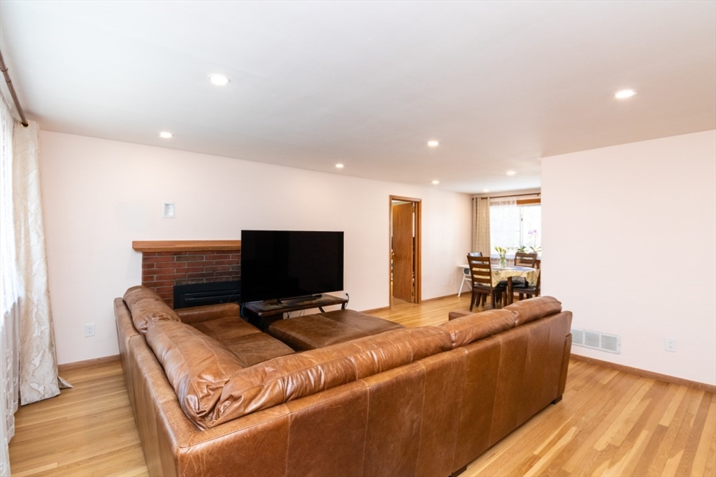 22 Livoli Road Framingham, MA 01701 - Photo 13 of 42