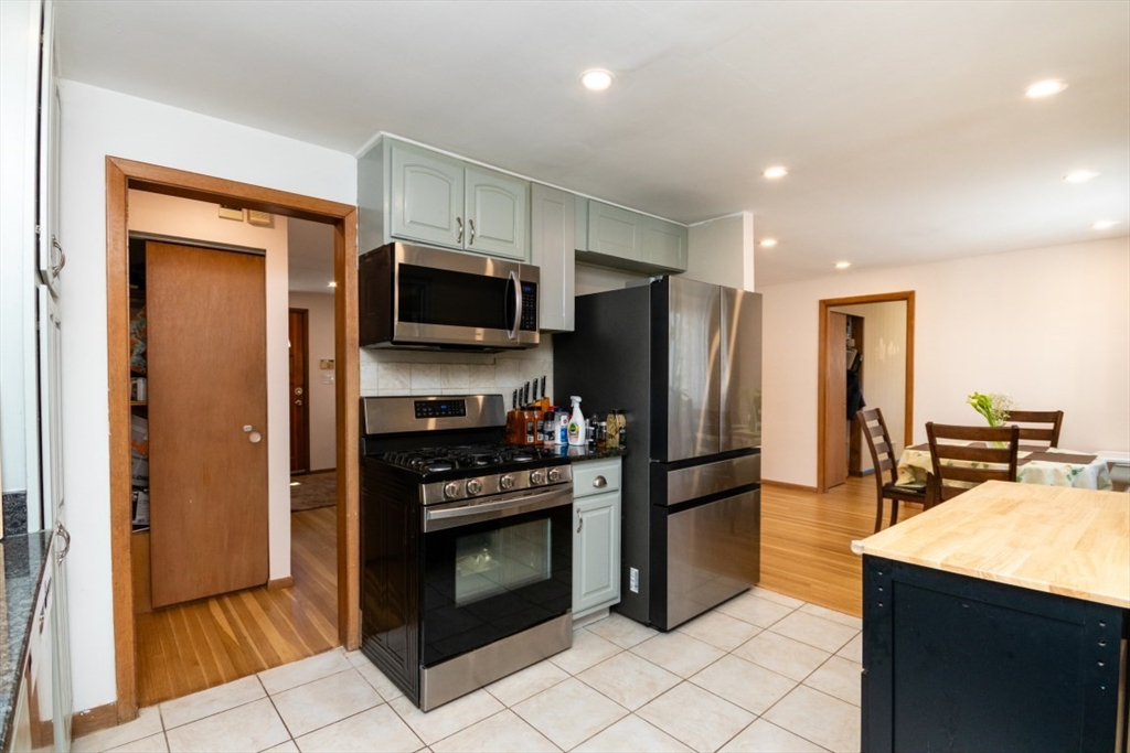 22 Livoli Road Framingham, MA 01701 - Photo 18 of 42