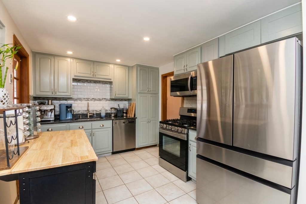 22 Livoli Road Framingham, MA 01701 - Photo 19 of 42