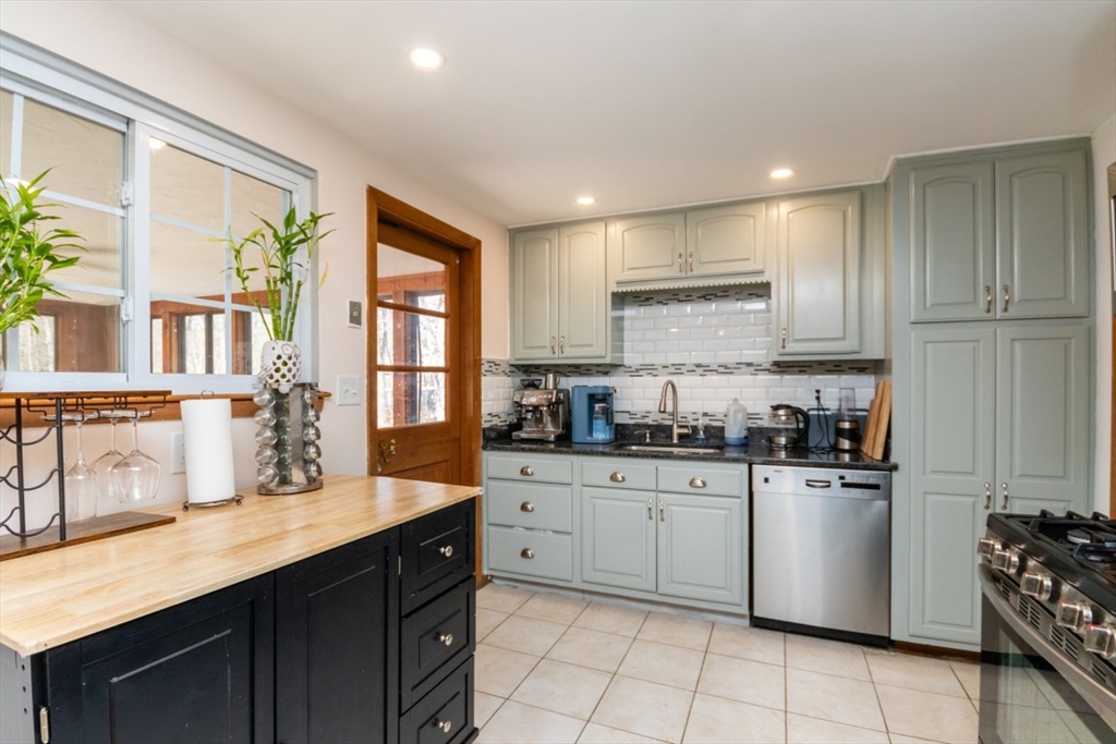 22 Livoli Road Framingham, MA 01701 - Photo 20 of 42