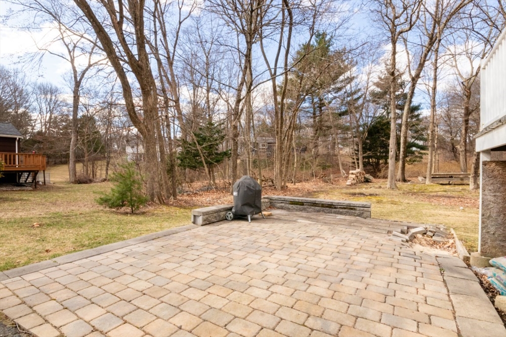 22 Livoli Road Framingham, MA 01701 - Photo 4 of 42