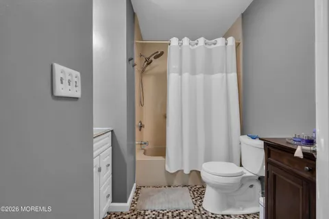 $575,000 | 1466 Arapaho Court, Toms River, NJ 08755