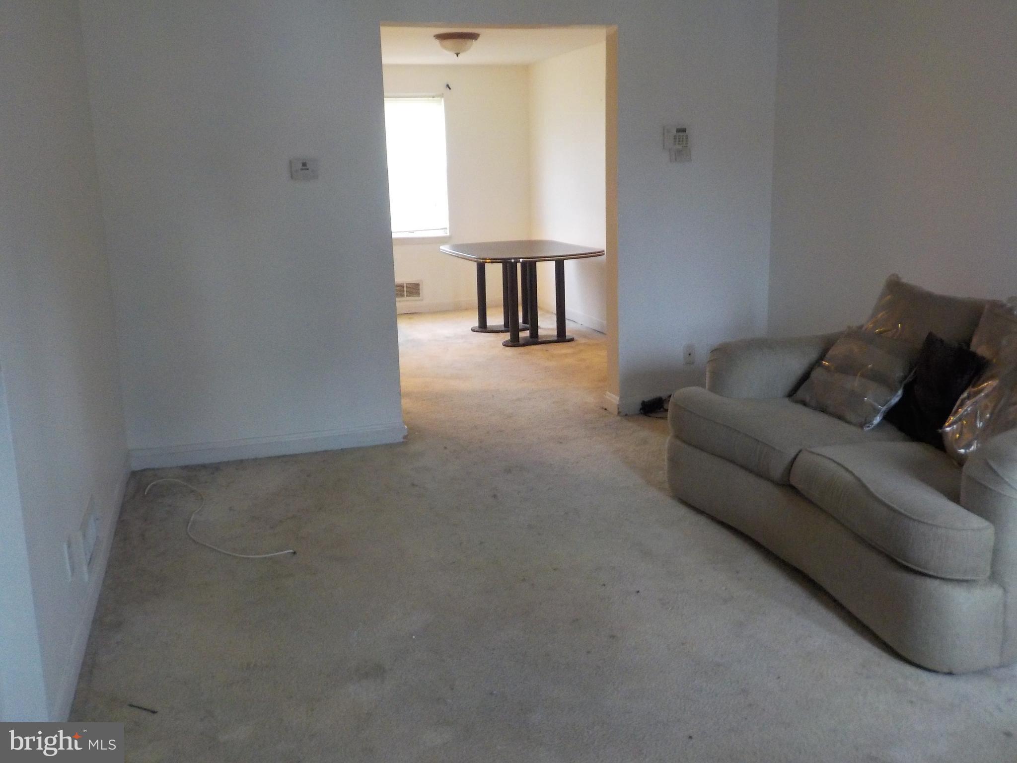 4305 Eldone Road Baltimore, MD 21229 - Photo 3 of 14 Living Room
