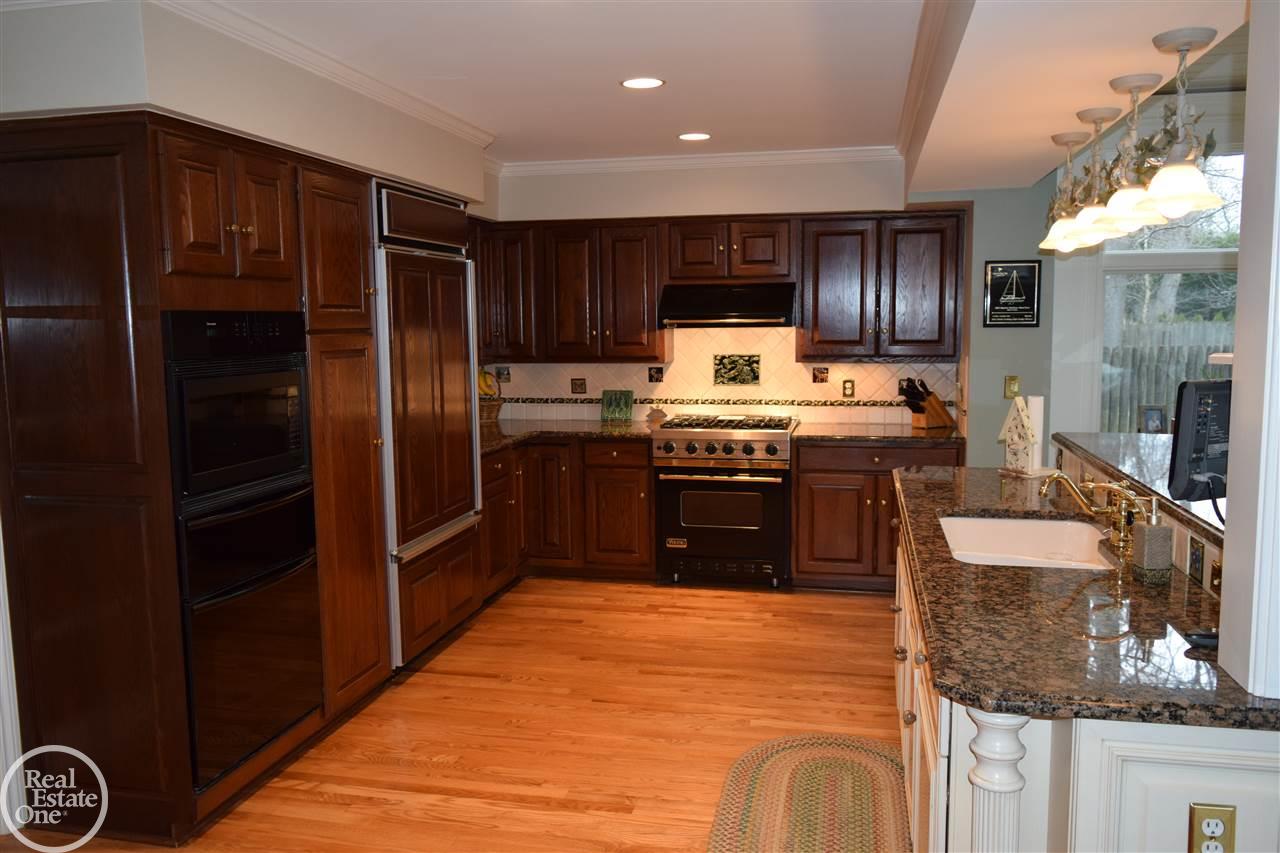306 Cloverly Road Grosse Pointe, MI 48236 - Photo 11 of 45 31314431-10.JPG