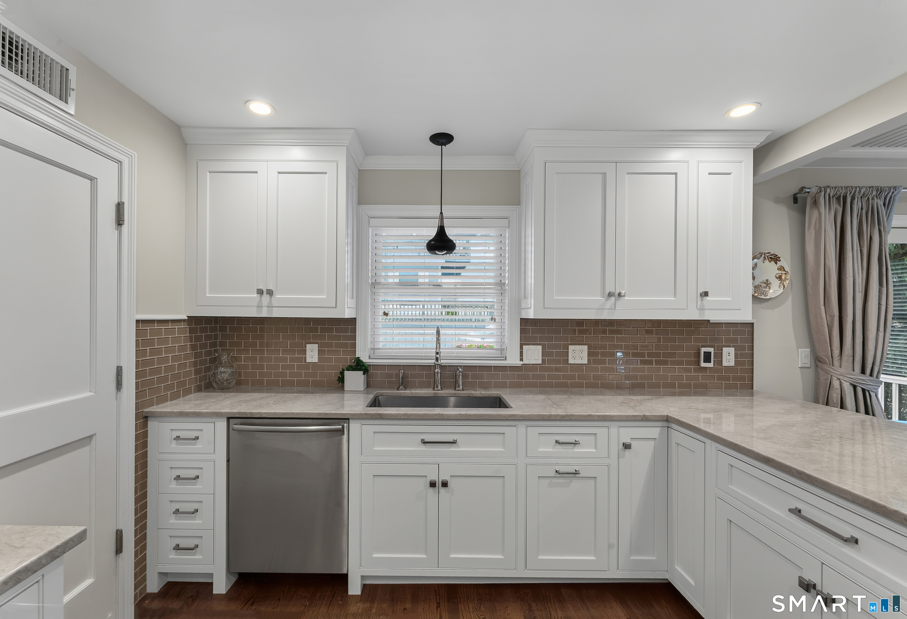 679 Fairfield Beach Road, Unit 679 Fairfield, CT 06824 - Photo 14 of 38