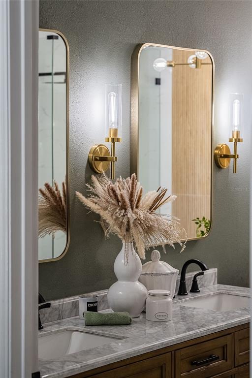 2524 Siena Way Valrico, FL 33596 - Photo 25 of 38 a close view of light fixtures and mirror