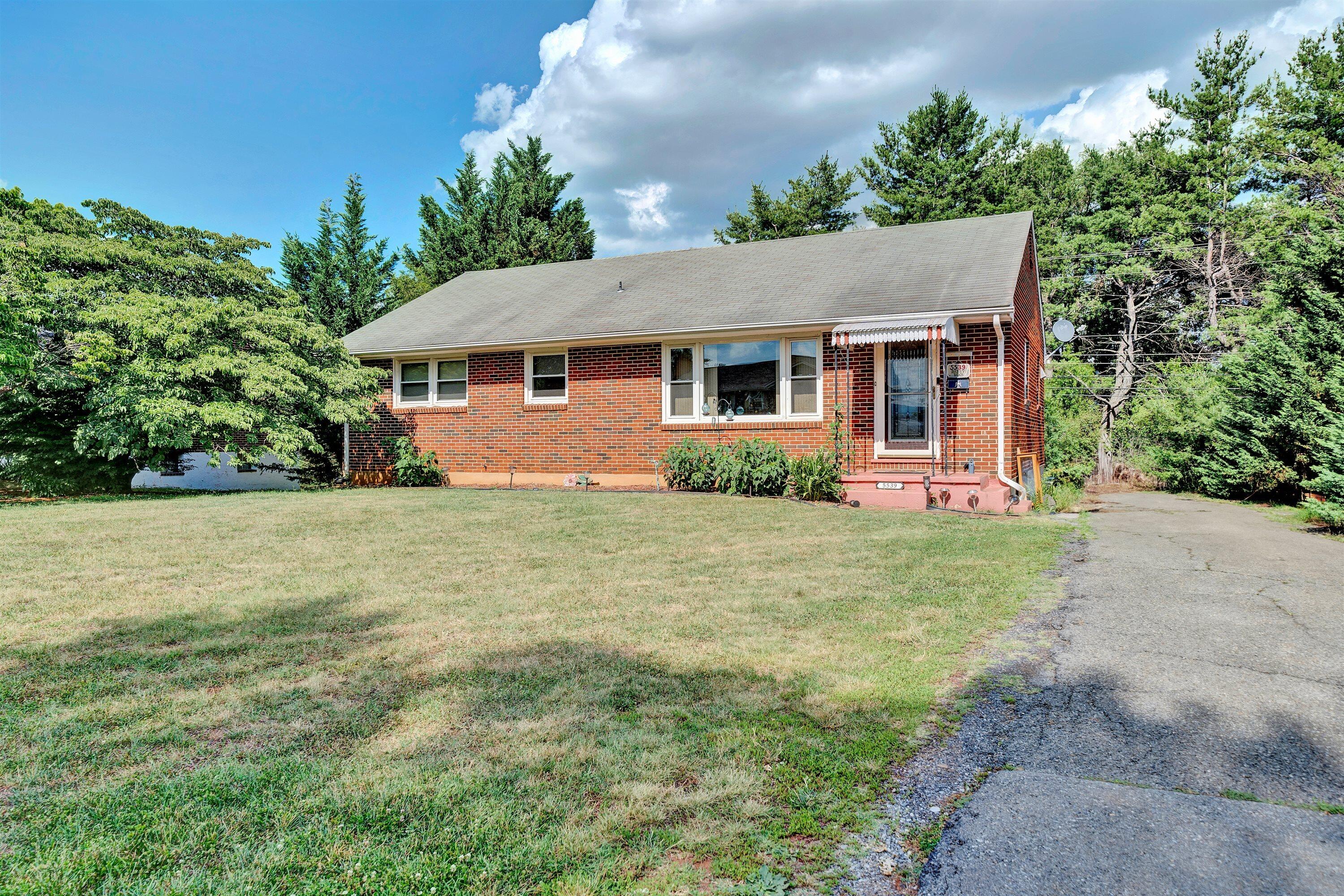 5539 Darby Road Roanoke, VA 24012 - Photo 2 of 19 03-SGP-04506