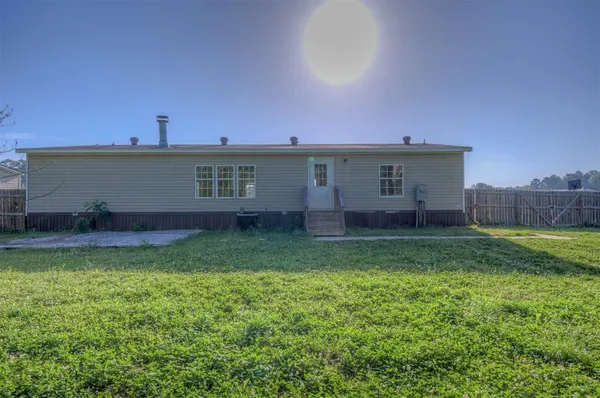 a view of a house with a backyard