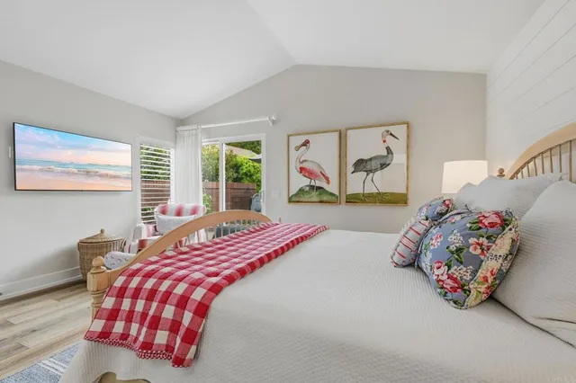 a en suite bathroom with double sink and a mirror