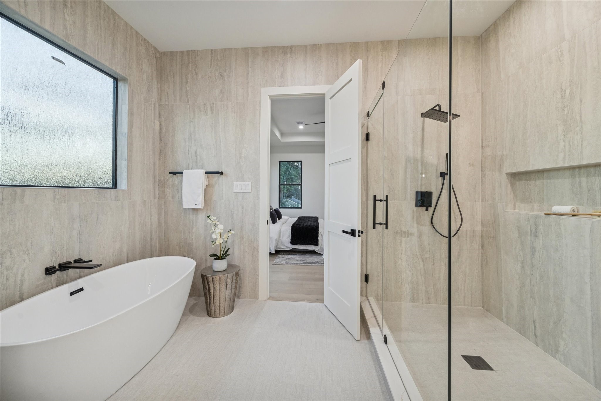 614 Eleanor Street Houston, TX 77009 - Photo 24 of 38 2nd floor primary bath.