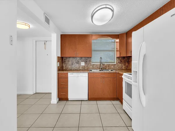 $99,000 | 6650 Royal Palm Boulevard, Unit 206C, Pompano Beach, FL 33063
