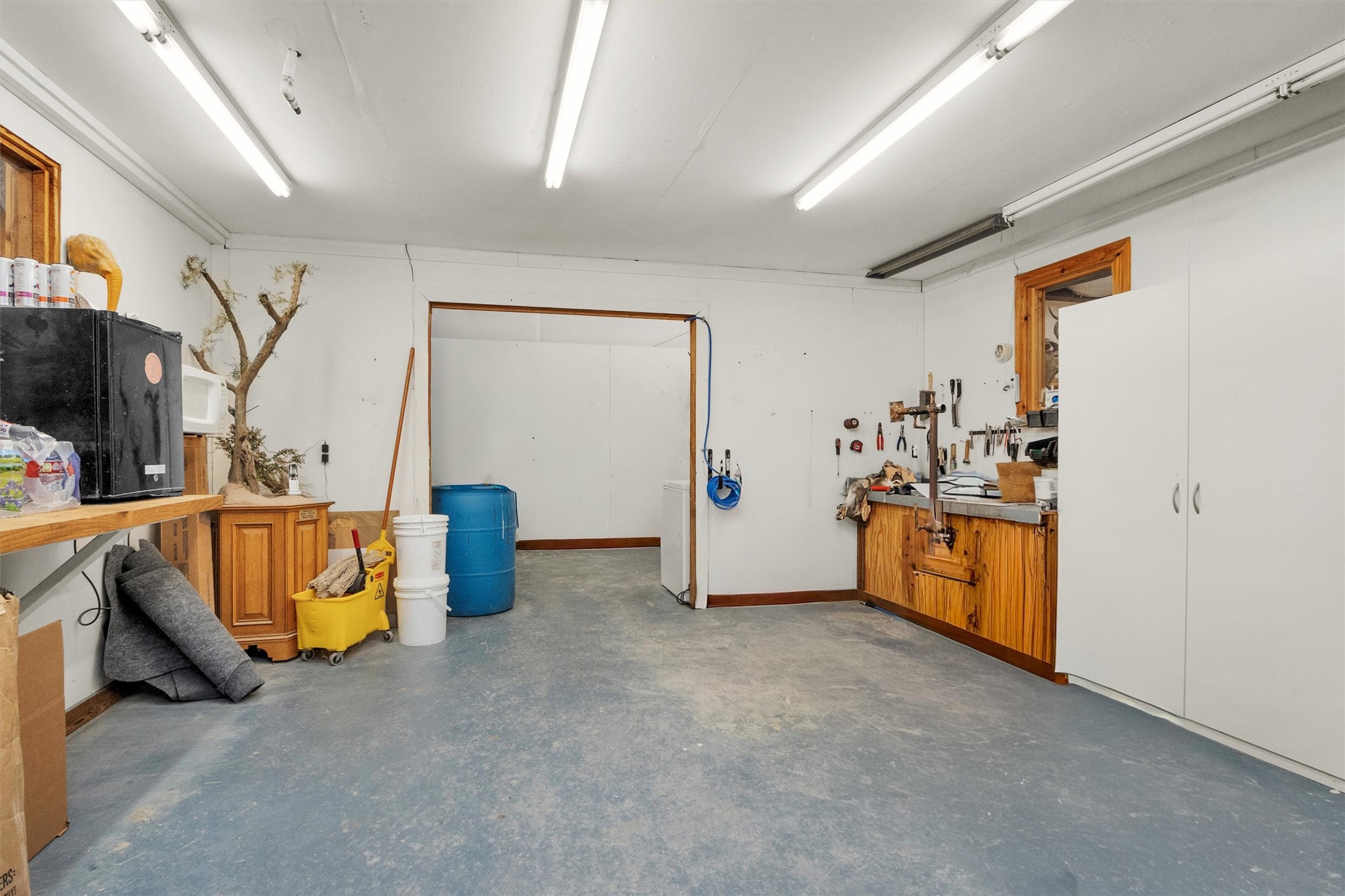 6821 Bailey Street Shiro, TX 77831 - Photo 18 of 35 a view of an empty room and bathroom