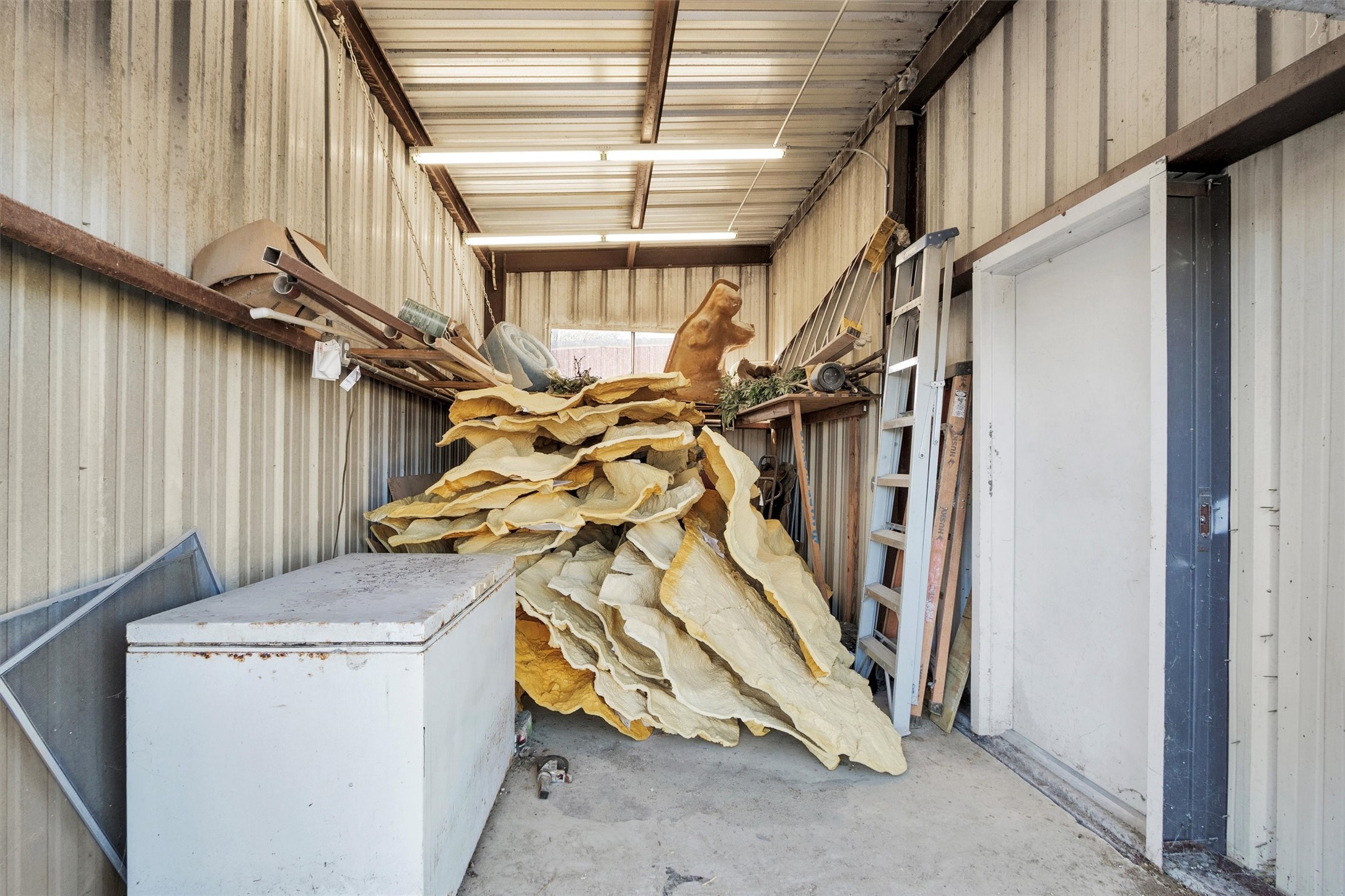 6821 Bailey Street Shiro, TX 77831 - Photo 28 of 35 a utility room with dryer and washer