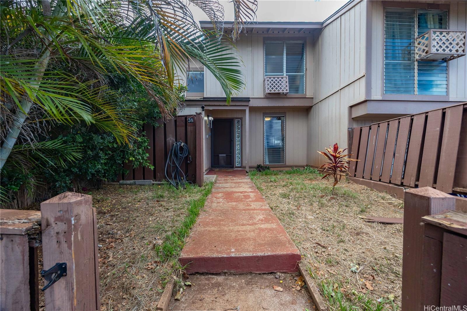 92-1014 Makakilo Drive, Unit 38 Kapolei, HI 96707 - Photo 19 of 21 Front yard with extra storage