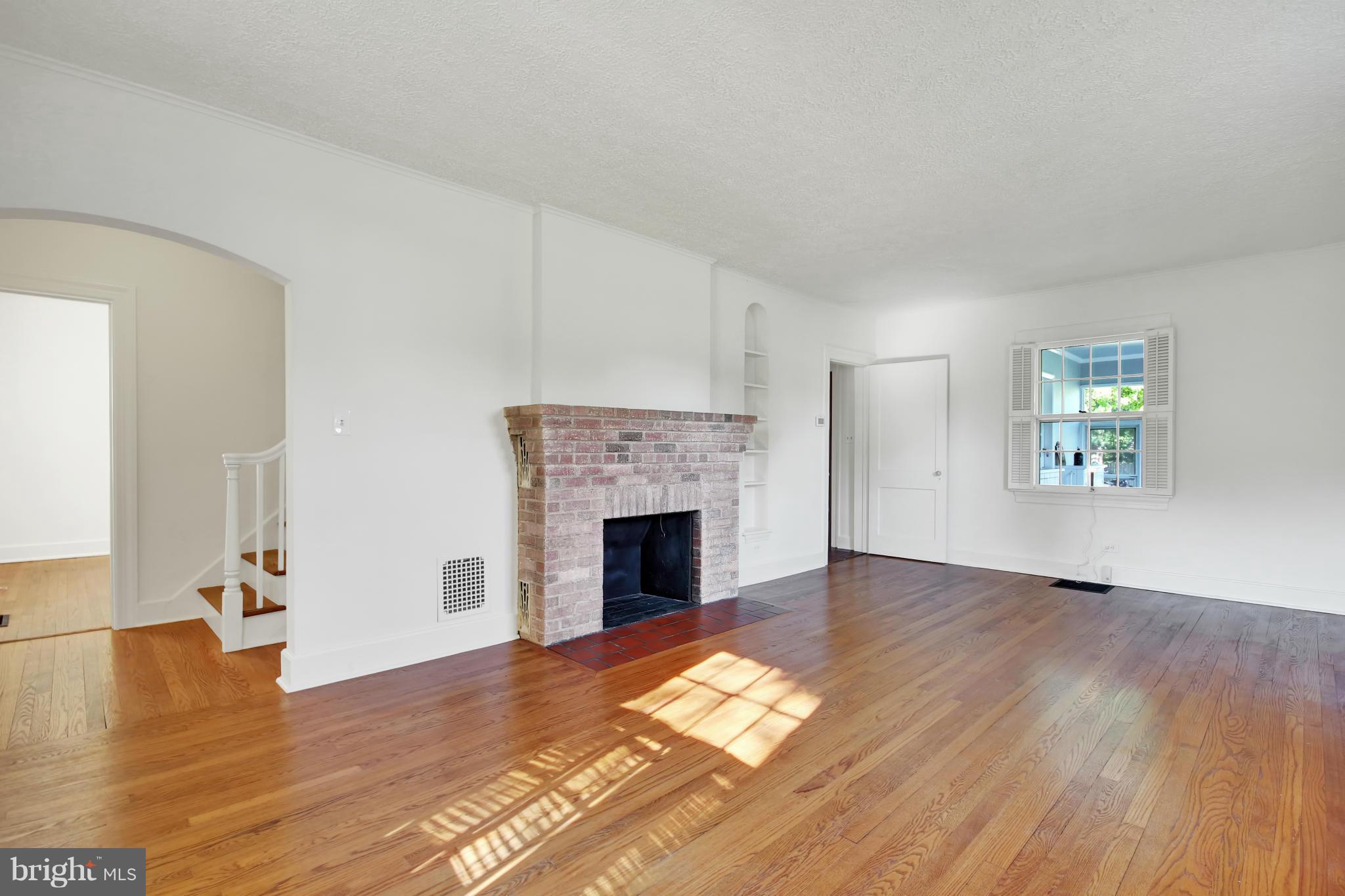 2657 Solomons Island Road Edgewater, MD 21037 - Photo 4 of 30 Living Room