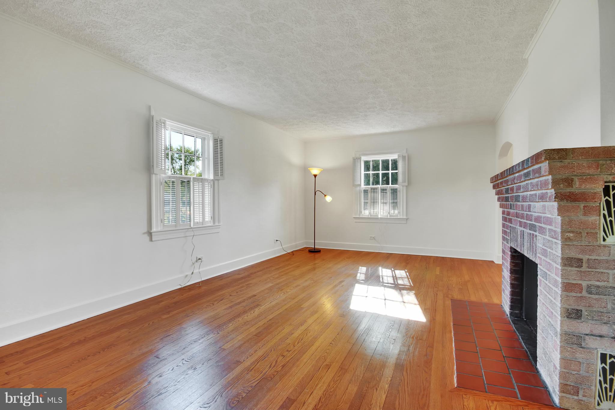 2657 Solomons Island Road Edgewater, MD 21037 - Photo 8 of 30 Living Room