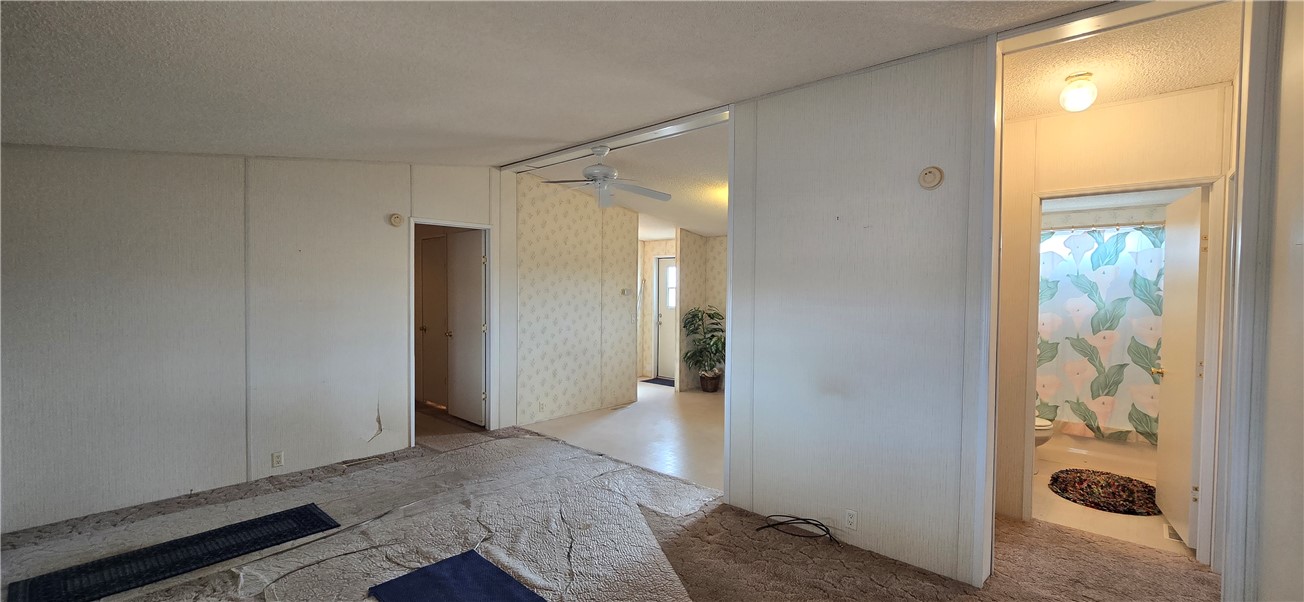 3453 Lakeside Road Golden Valley, AZ 86413 - Photo 8 of 26 Living Room