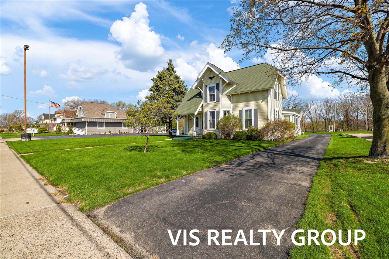 223 East Savidge Street Spring Lake, MI 49456 - Photo 6 of 72