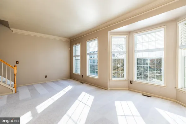 a view of a big room with closet